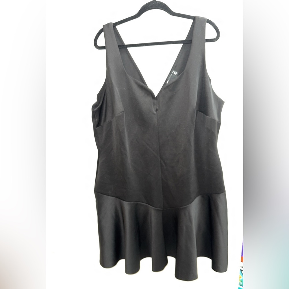 Sweetheart neck black flowy dress